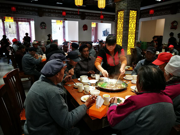 公司開展“百善孝為先，公益火鍋宴”慶祝重陽佳節(jié)