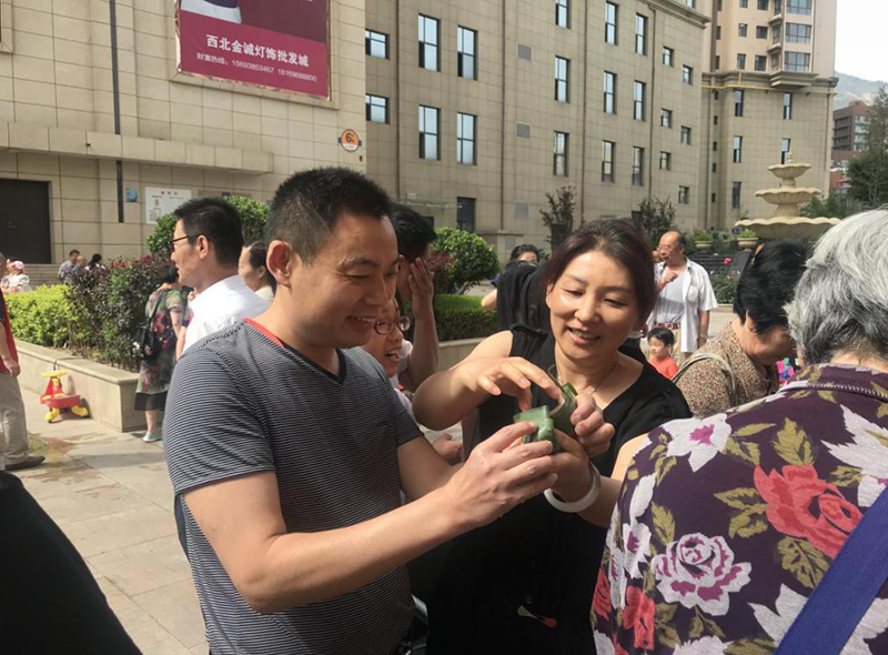 黨群團結(jié)一家親 “粽”享瑞景溫情端午