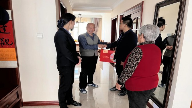 紅色物業(yè)，情暖中秋 ——上尚宅物業(yè)中心慰問孤寡老人