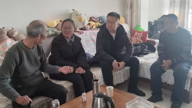 歲寒送暖  喜迎新春——物業(yè)公司黨支部聯(lián)合段家灘西社區(qū)開展節(jié)前走訪慰問活動